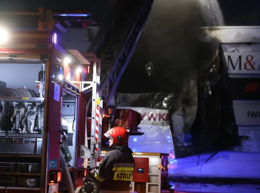 Pożar na Brucknera. W akcji brało udział 9 jednostek straży pożarnej.