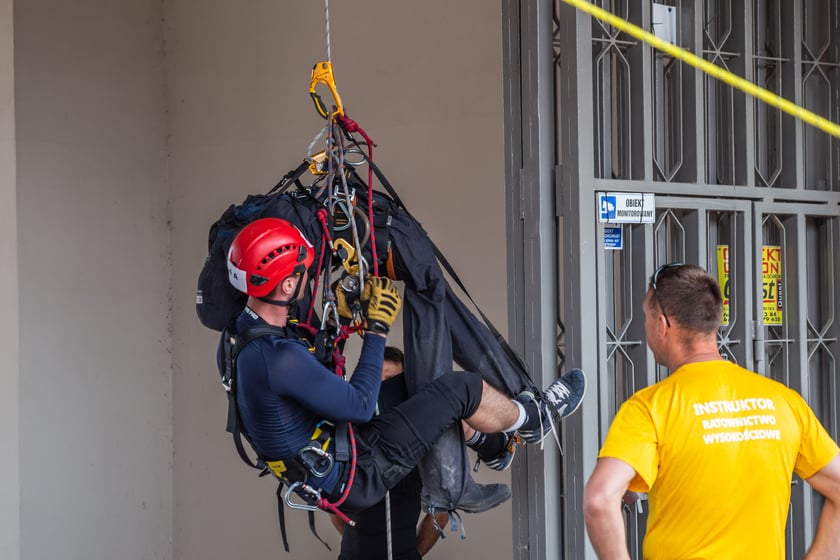 Strażacy podczas zawodów w ratownictwie wysokościowym