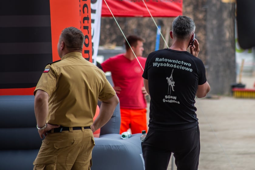 Strażacy podczas zawodów w ratownictwie wysokościowym