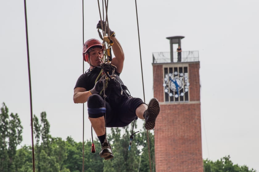 Strażacy podczas zawodów w ratownictwie wysokościowym