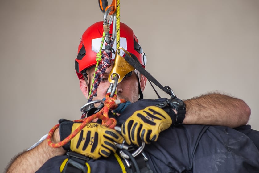 Strażacy podczas zawodów w ratownictwie wysokościowym