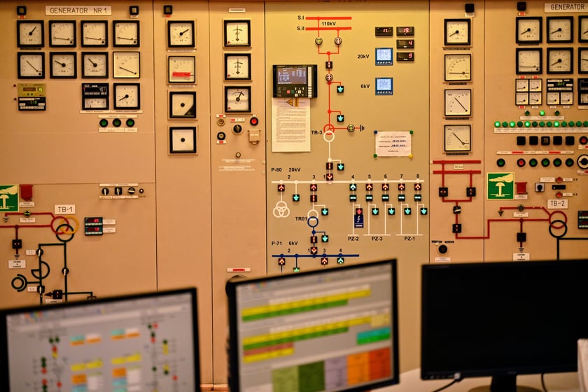 Zaczęliśmy od serca zakładu - nastawni elektrycznej.