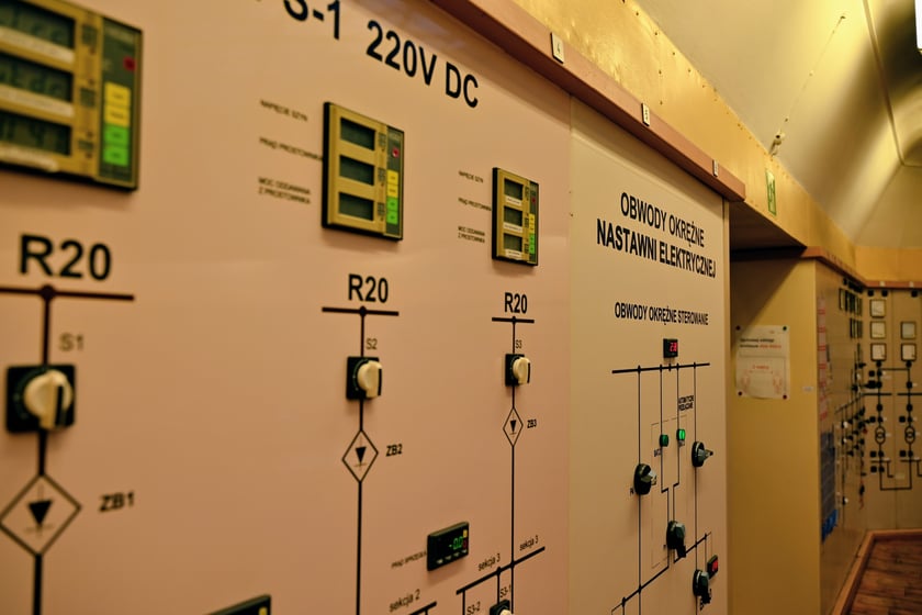 Tu odbywa się zasilanie w energię elektryczną wszystkich urządzeń pracujących w elektrociepłowni.