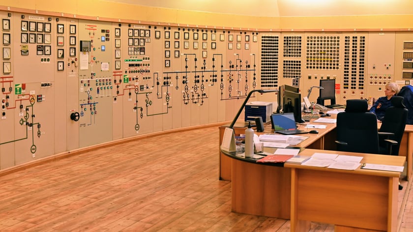 Tu odbywa się zasilanie w energię elektryczną wszystkich urządzeń pracujących w elektrociepłowni.