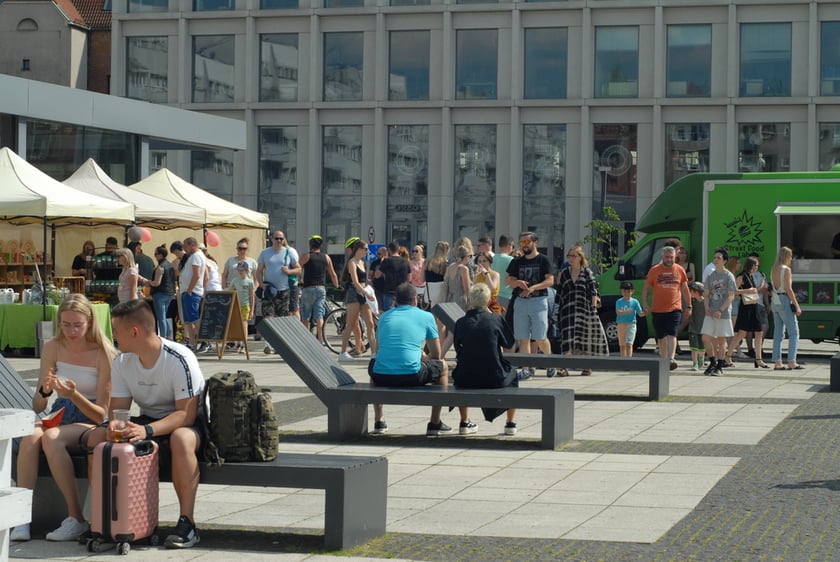 Festiwal Azjatycki, Festiwal Smak&oacute;w Świata i Festiwal Piwa, Wina i Trunk&oacute;w Rzemieślniczych na placu Nowy Targ