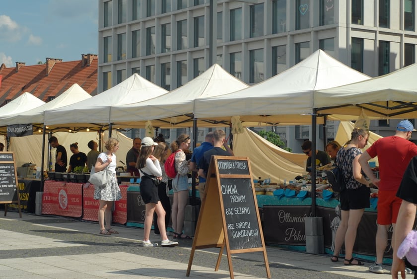 Festiwal Azjatycki, Festiwal Smak&oacute;w Świata i Festiwal Piwa, Wina i Trunk&oacute;w Rzemieślniczych na placu Nowy Targ