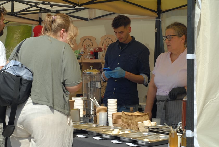 Festiwal Azjatycki, Festiwal Smak&oacute;w Świata i Festiwal Piwa, Wina i Trunk&oacute;w Rzemieślniczych na placu Nowy Targ