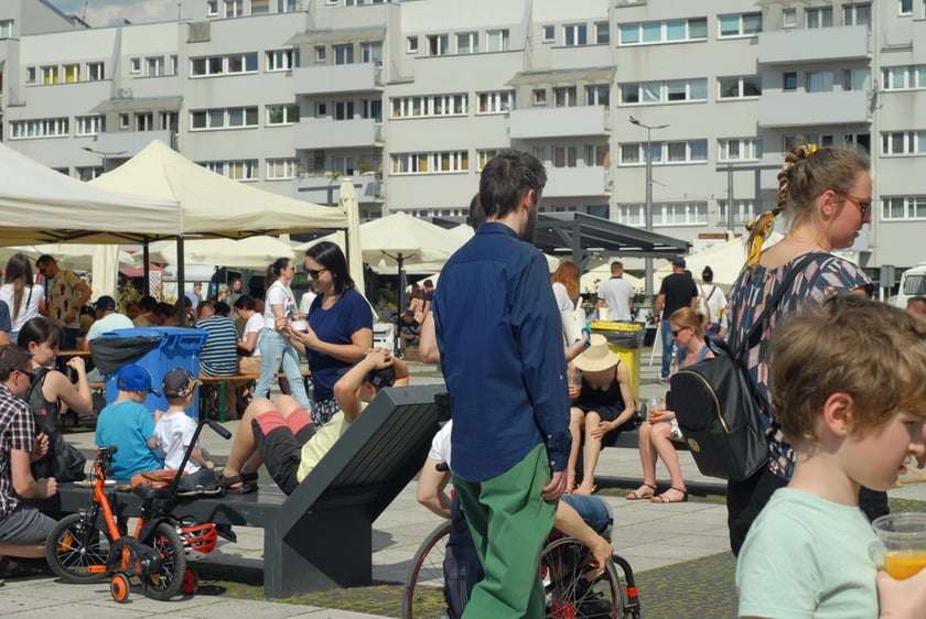 Tłumy na Festiwalu Azjatyckim, Festiwalu Smak&oacute;w Świata i Festiwalu Piwa, Wina i Trunk&oacute;w Rzemieślniczych na placu Nowy Targ