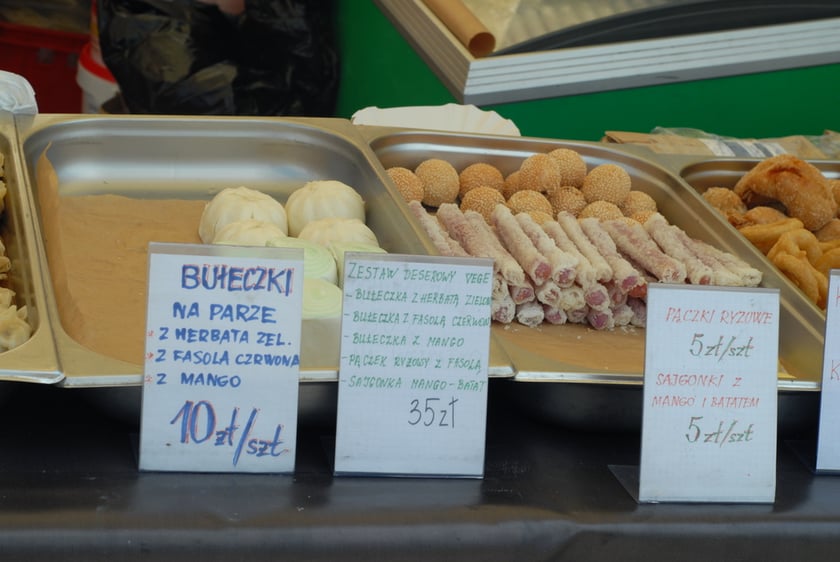 Tłumy na Festiwalu Azjatyckim, Festiwalu Smak&oacute;w Świata i Festiwalu Piwa, Wina i Trunk&oacute;w Rzemieślniczych na placu Nowy Targ