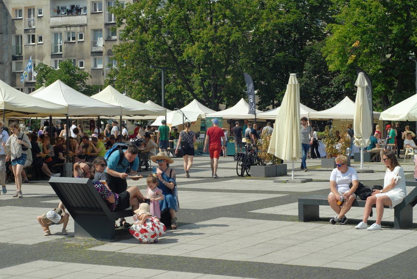 Festiwal Azjatycki, Festiwal Smak&oacute;w Świata i Festiwal Piwa, Wina i Trunk&oacute;w Rzemieślniczych na placu Nowy Targ