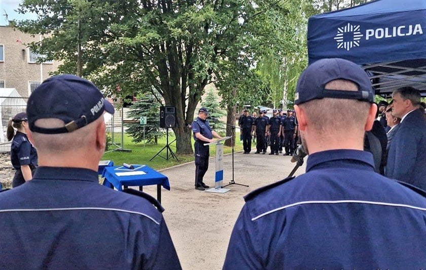Uroczystość wmurowani aktu erekcyjnego pod budowę posterunku polcji w Domaniowie