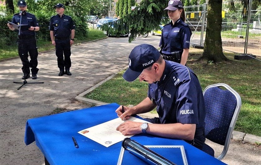 Uroczystość wmurowani aktu erekcyjnego pod budowę posterunku polcji w Domaniowie