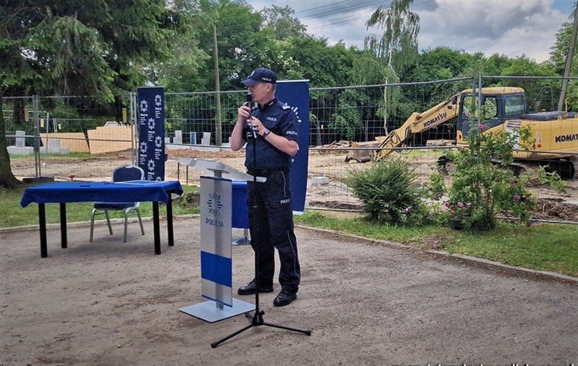 Uroczystość wmurowani aktu erekcyjnego pod budowę posterunku polcji w Domaniowie