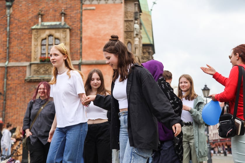 Uczniowie XIII LO we Wrocławiu na urodzinach Fredry