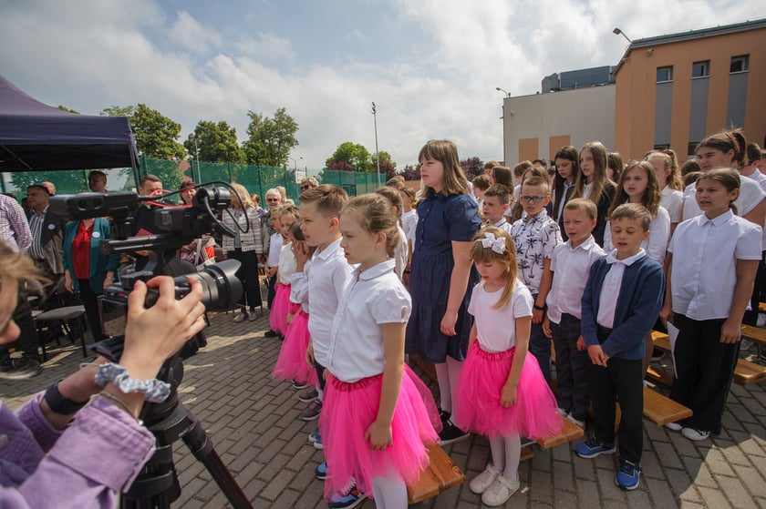 Uroczystość wmurowania aktu erekcyjnego pod nowy budynek szkoły w Pustkowie Żurawskim