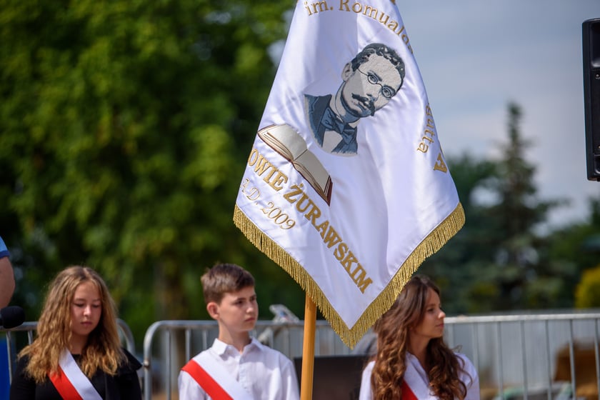 Uroczystość wmurowania aktu erekcyjnego pod nowy budynek szkoły w Pustkowie Żurawskim