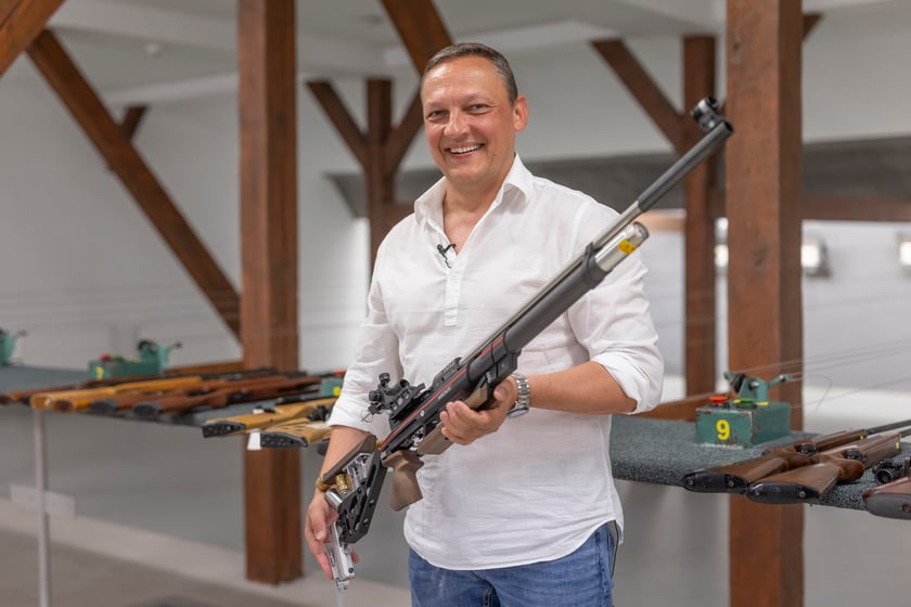 Strzelnica LOK przy ul. Świdnickiej we Wrocławiu / na zdjęciu: Ryszard Mach, dyrektor Biura Dolnośląsko-Opolskiego Zarządu Regionalnego Ligii Obrony Kraju we Wrocławiu