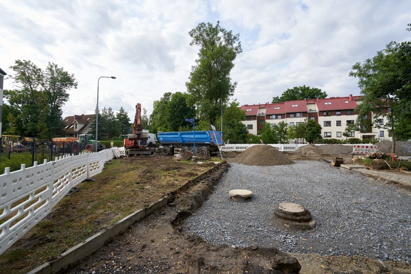 Nowa droga (Lutosławskiego) i przebudowywana Asfaltowa