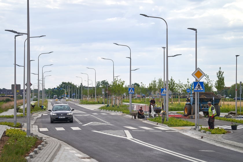 Nowa droga (Lutosławskiego) i przebudowywana Asfaltowa