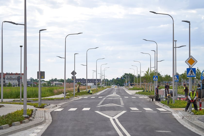 Nowa droga (Lutosławskiego) i przebudowywana Asfaltowa
