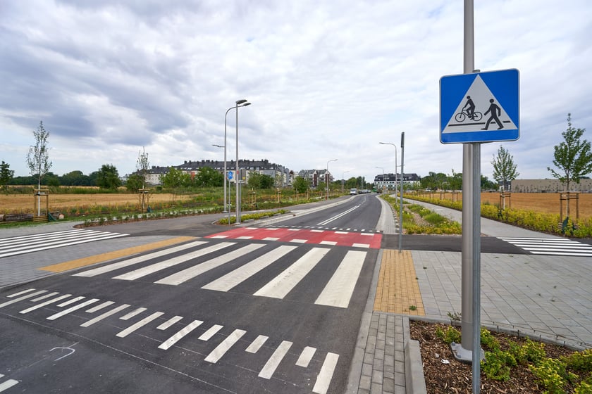 Nowa droga (Lutosławskiego) i przebudowywana Asfaltowa