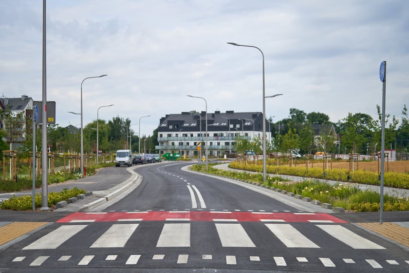 Nowa droga (Lutosławskiego) i przebudowywana Asfaltowa