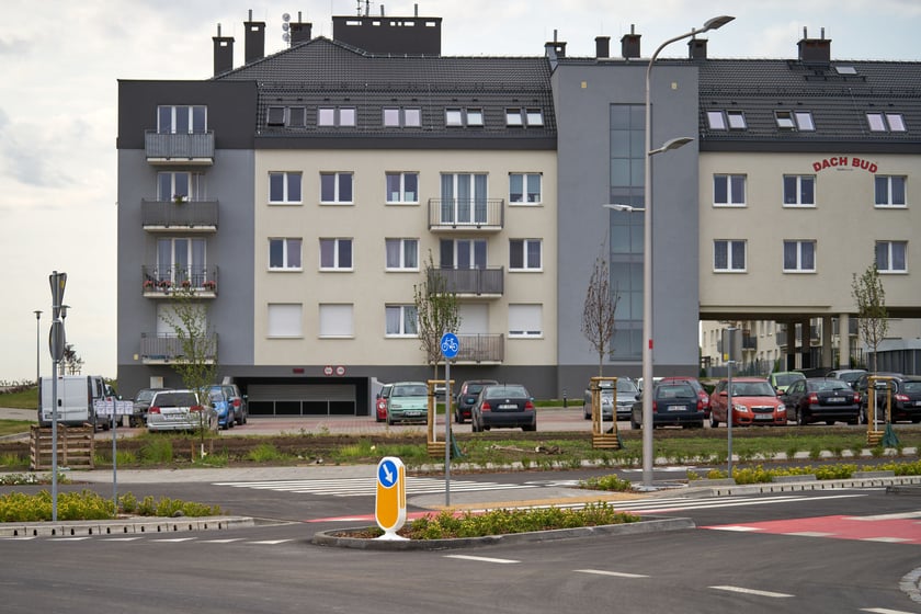 Nowa droga (Lutosławskiego) i przebudowywana Asfaltowa