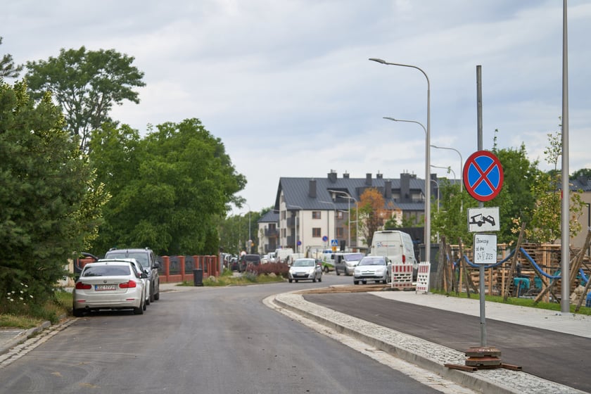 Nowa droga (Lutosławskiego) i przebudowywana Asfaltowa