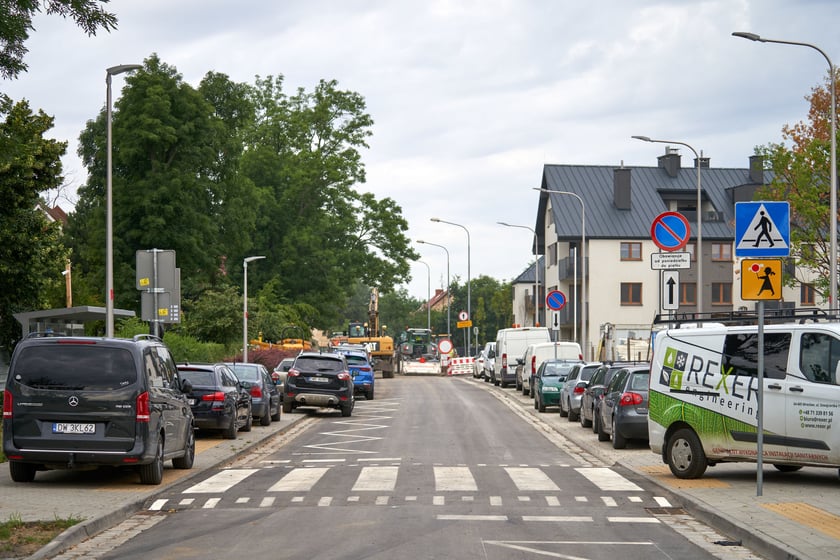 Nowa droga (Lutosławskiego) i przebudowywana Asfaltowa