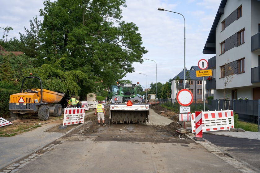 Nowa droga (Lutosławskiego) i przebudowywana Asfaltowa