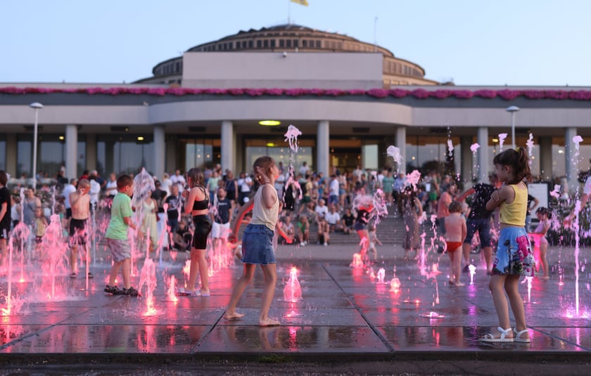 Pokaz specjalny Fontanny Multimedialnej we Wrocławiu - w sobotę 15 lipca Mikro&Makro Kosmos.