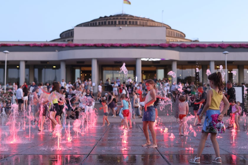 Pokaz specjalny Fontanny Multimedialnej we Wrocławiu - w sobotę 15 lipca Mikro&Makro Kosmos.