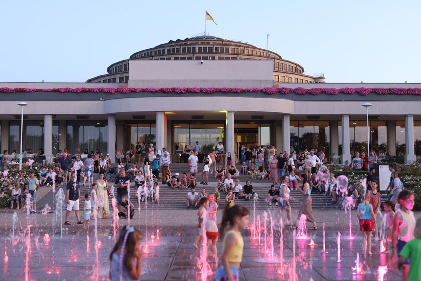 Pokaz specjalny Fontanny Multimedialnej we Wrocławiu - w sobotę 15 lipca Mikro&Makro Kosmos.