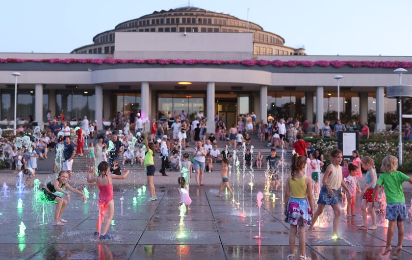 Pokaz specjalny Fontanny Multimedialnej we Wrocławiu - w sobotę 15 lipca Mikro&Makro Kosmos.