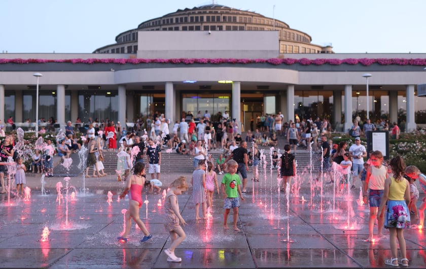 Pokaz specjalny Fontanny Multimedialnej we Wrocławiu - w sobotę 15 lipca Mikro&Makro Kosmos.