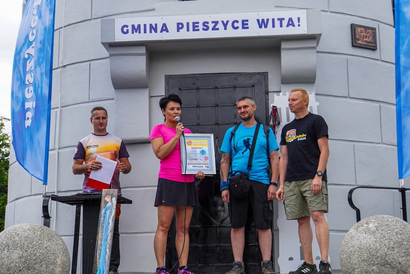 Uroczystość z okazji otwarcia wieży widokowej na Wielkiej Sowie po remoncie