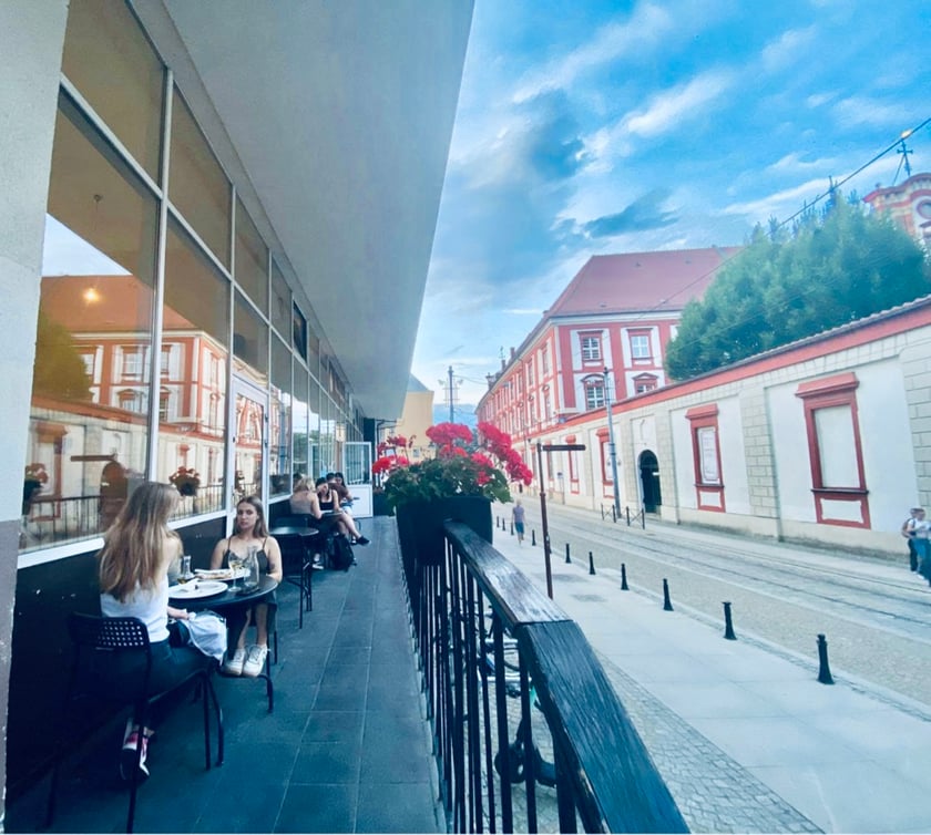 Piec na Szewskiej

Adres: Szewska 44
Godziny otwarcia: codziennie w godz. 12:00-22:00

Szczeg&oacute;ły oraz menu można przeczytać na stronie restauracji.