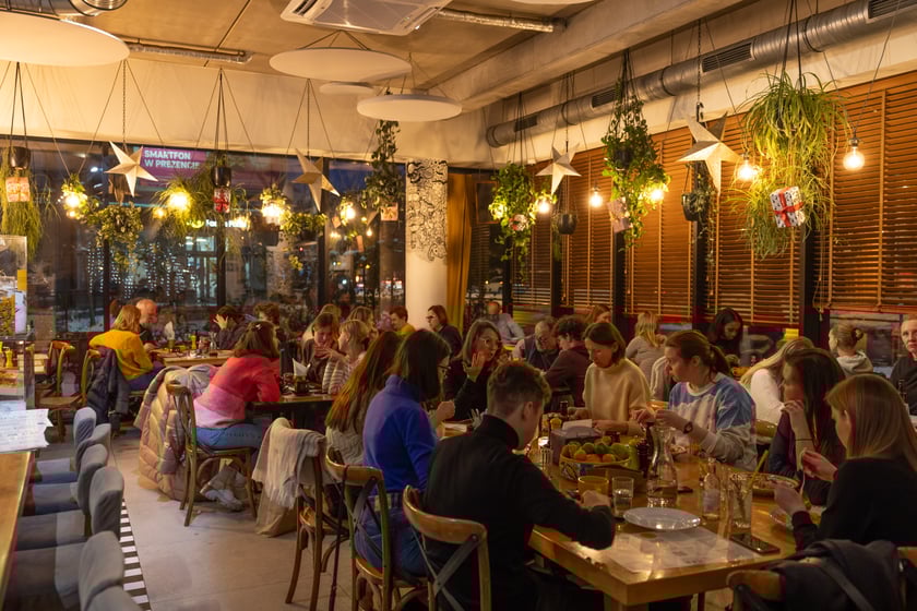 Ragu Pracownia Makaronu

Adres:&nbsp;ul. Sienkiewicza 34A
Godziny otwarcia:&nbsp;codziennie od godz. 12:00 do 22:00.

Szczeg&oacute;ły oraz menu można przeczytać na stronie restauracji.