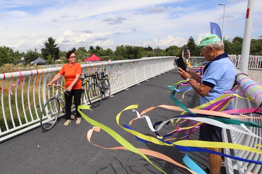 Piknik z okazji otwarcia kładki pieszo-rowerowej nad Ślęzą