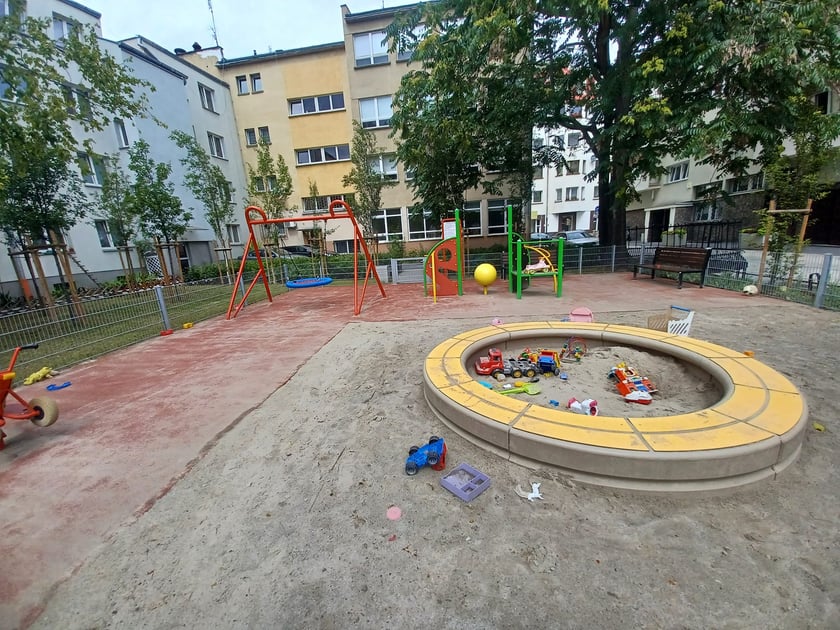 Te miejsca z Wrocławia zakwalifikowały się do konkursu ,,Modernizacja Roku &amp; Budowa XXI w.'' Na zdjęciu znajduje się podw&oacute;rko w centrum miasta, położone jest w kwartale między:&nbsp;pl. Nowy Targ, ul. Kotlarską, ul. Łaciarską i ul. Nożowniczą.
