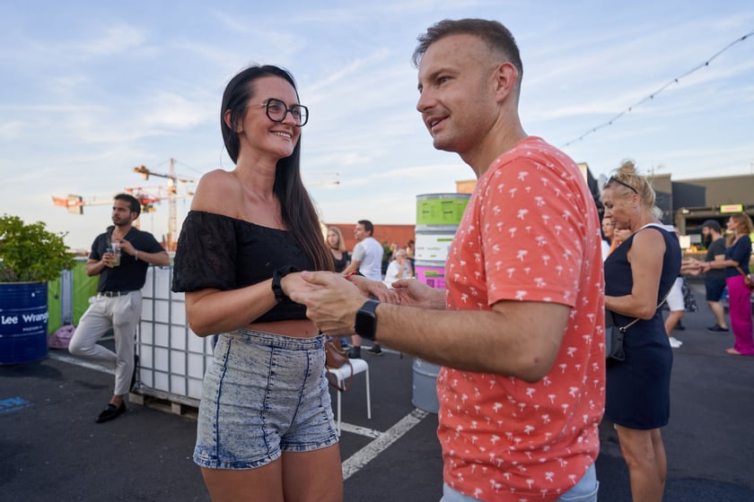 Uczestnicy potańcówki. Rozgrzewające rytmy latino i bachata na szczycie Galerii Dominikańskiej [ZDJĘCIA]