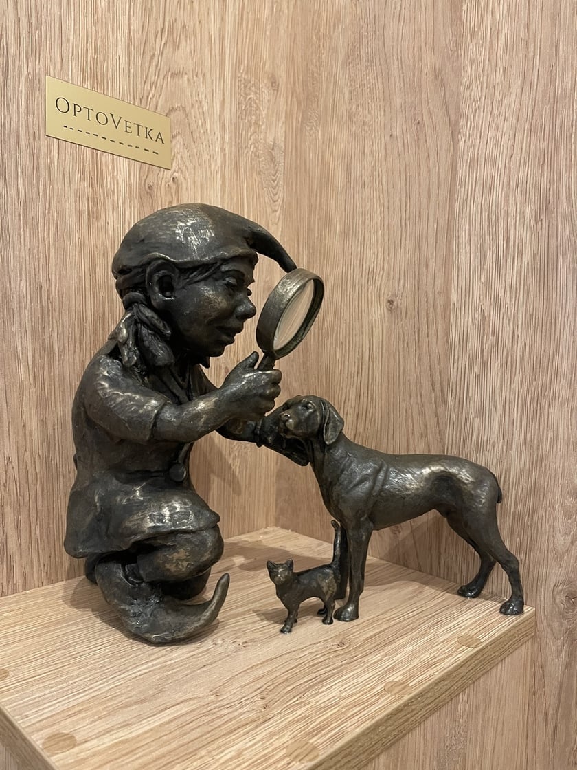 Odsłonięcie krasnala Optovetki w przychodni weterynarynej przy al. Poprzecznej we Wrocławiu