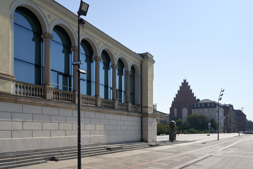 pl. Wolności i Narodowe Forum Muzyki