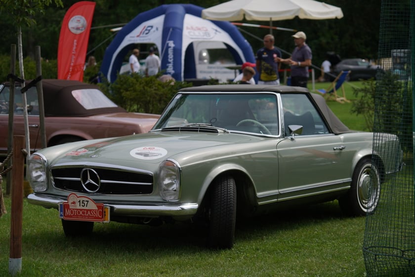 MotoClassic na Zamku Topacz - kultowe i współczczesne pojazdy