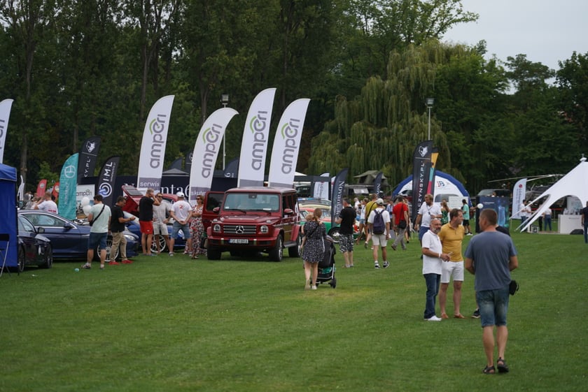 MotoClassic na Zamku Topacz - kultowe i współczczesne pojazdy