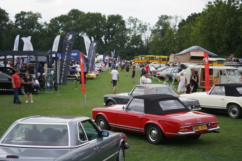 MotoClassic na Zamku Topacz - kultowe i współczczesne pojazdy