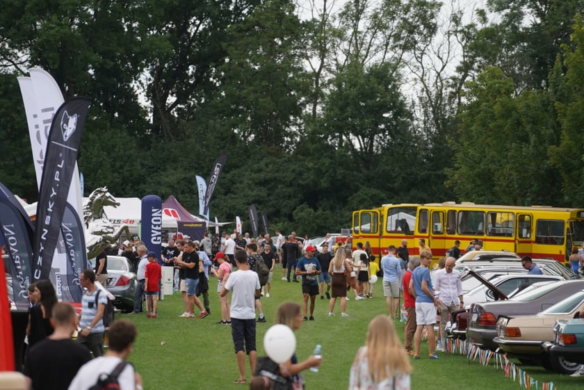MotoClassic na Zamku Topacz - kultowe i współczczesne pojazdy