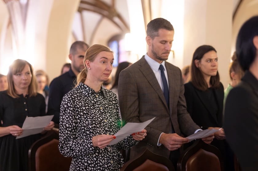 Ślubowanie i wręczenie aktów nadania stopnia awansu zawodowego nauczyciela mianowanego z udziałem prezydenta Wrocławia Jacka Sutryka