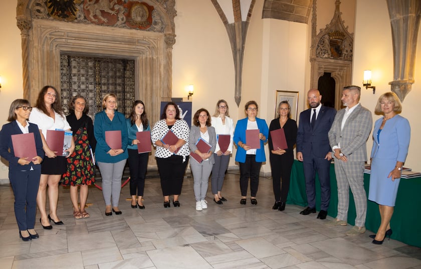 Ślubowanie i wręczenie aktów nadania stopnia awansu zawodowego nauczyciela mianowanego z udziałem prezydenta Wrocławia Jacka Sutryka