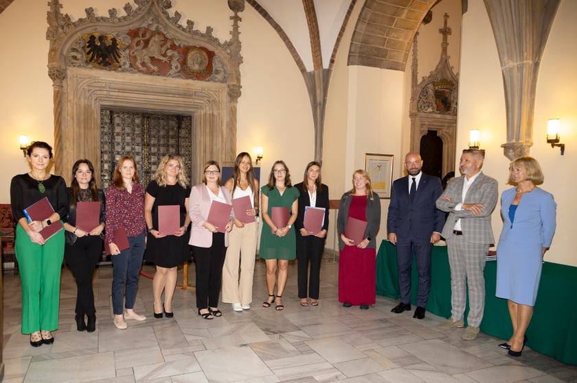 Ślubowanie i wręczenie aktów nadania stopnia awansu zawodowego nauczyciela mianowanego z udziałem prezydenta Wrocławia Jacka Sutryka